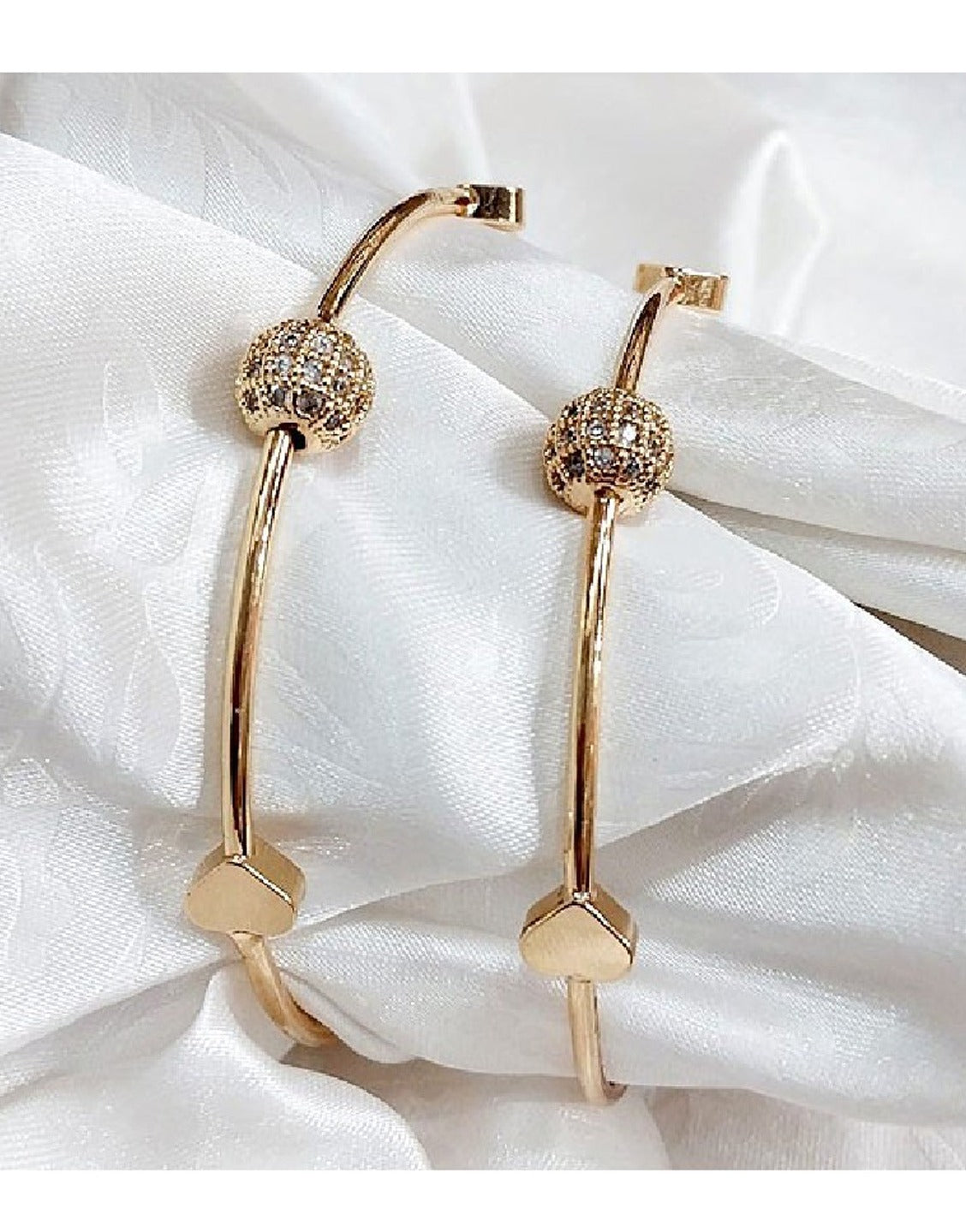 Pair of Adjustable Golden Bracelet Kara for Women (TK16480)