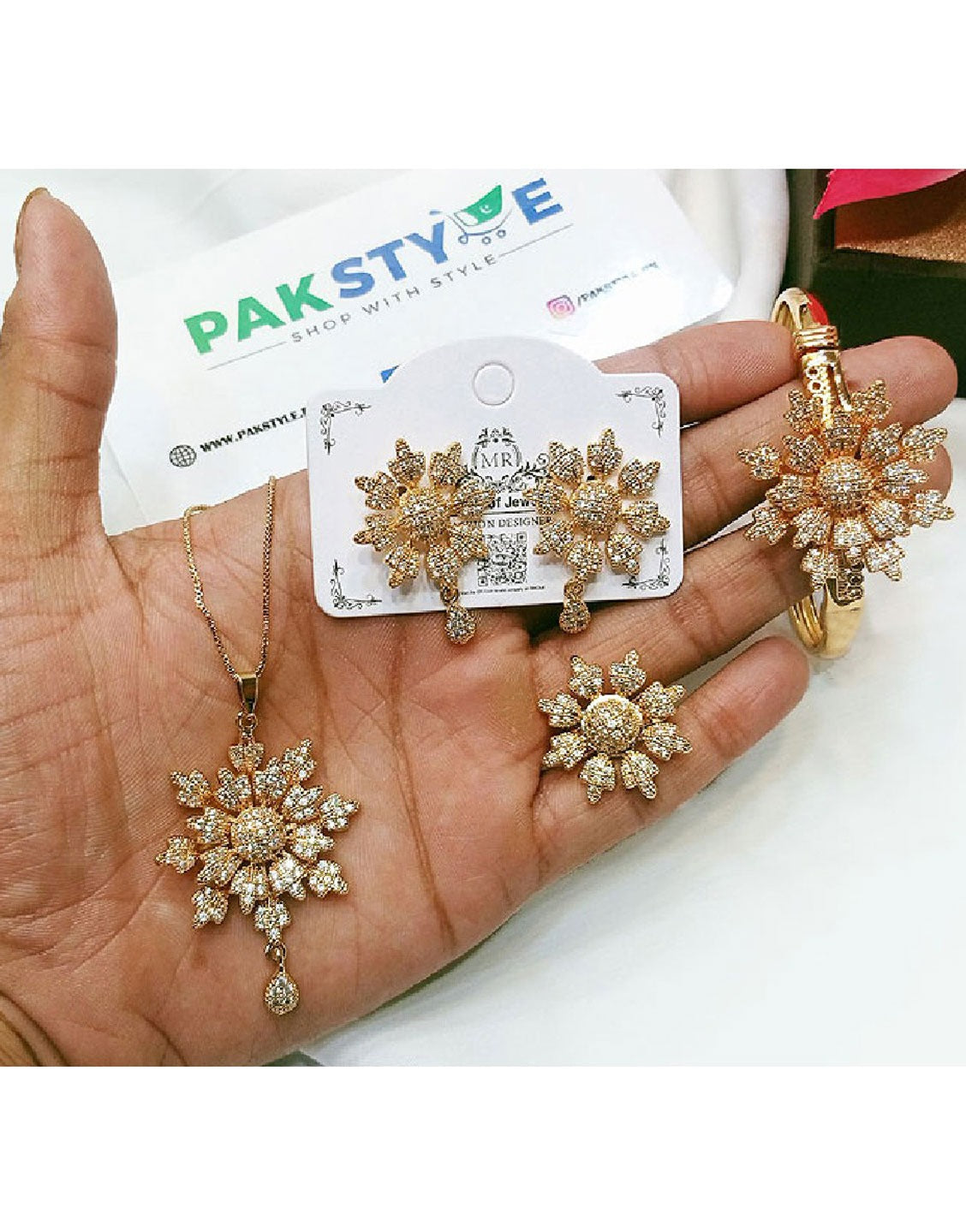 Elegant Floral Design Locket Set with Kara Bracelet & Earrings (TK16743)