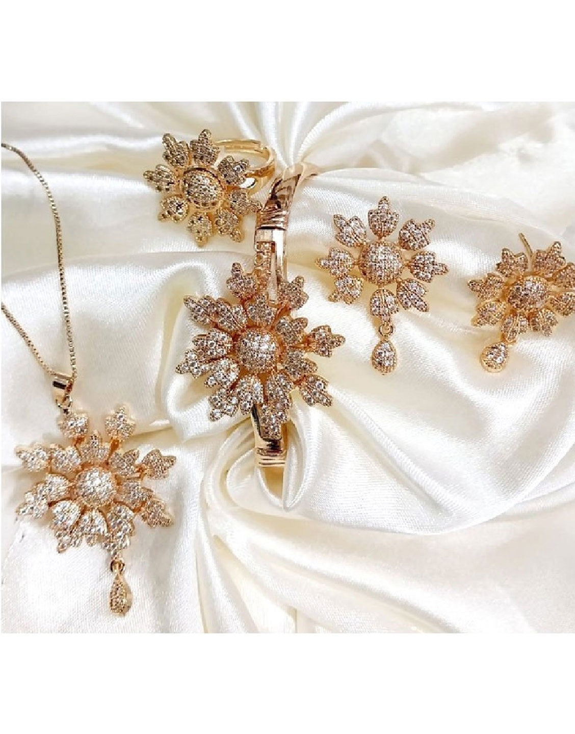 Elegant Floral Design Locket Set with Kara Bracelet & Earrings (TK16743)
