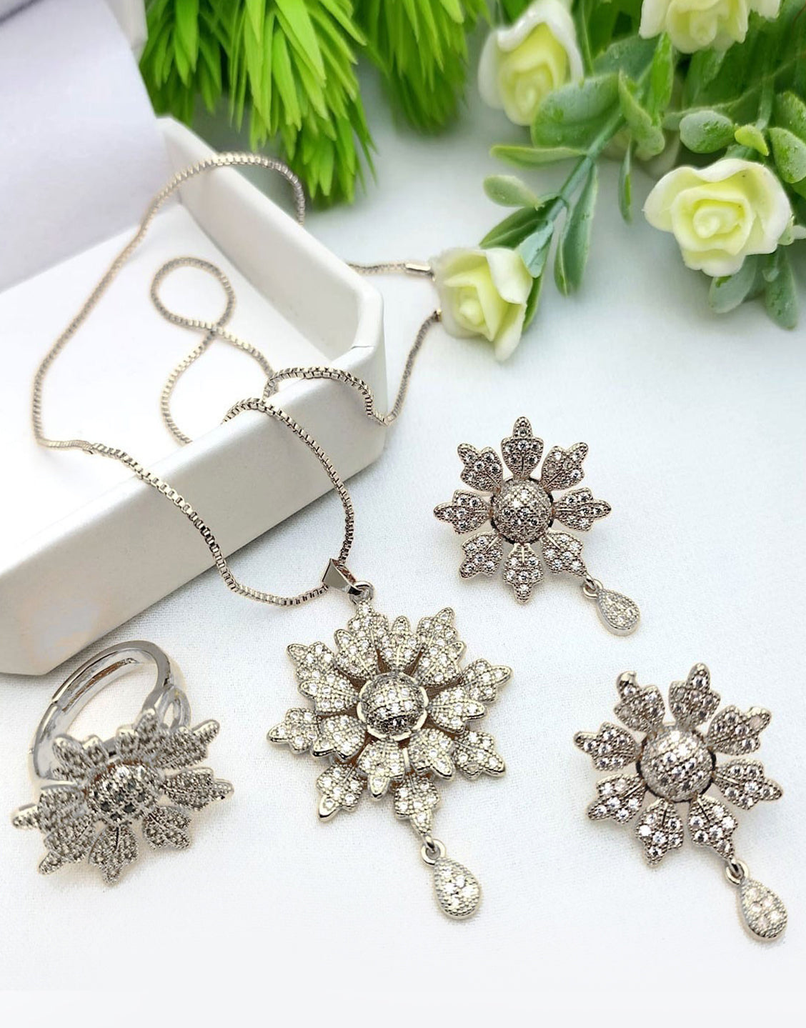 Adorable Floral Design Silver Locket Set with Earrings & Ring (TK17873)