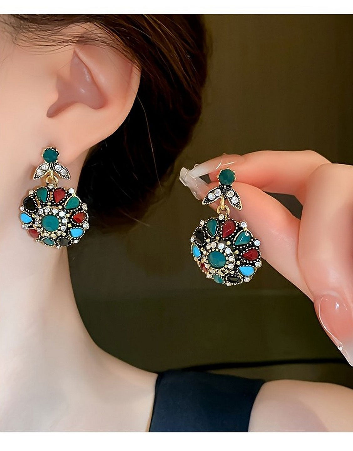 Ethnic Vintage Floral Synthetic Gemstones Necklace & Earrings (TK17914)