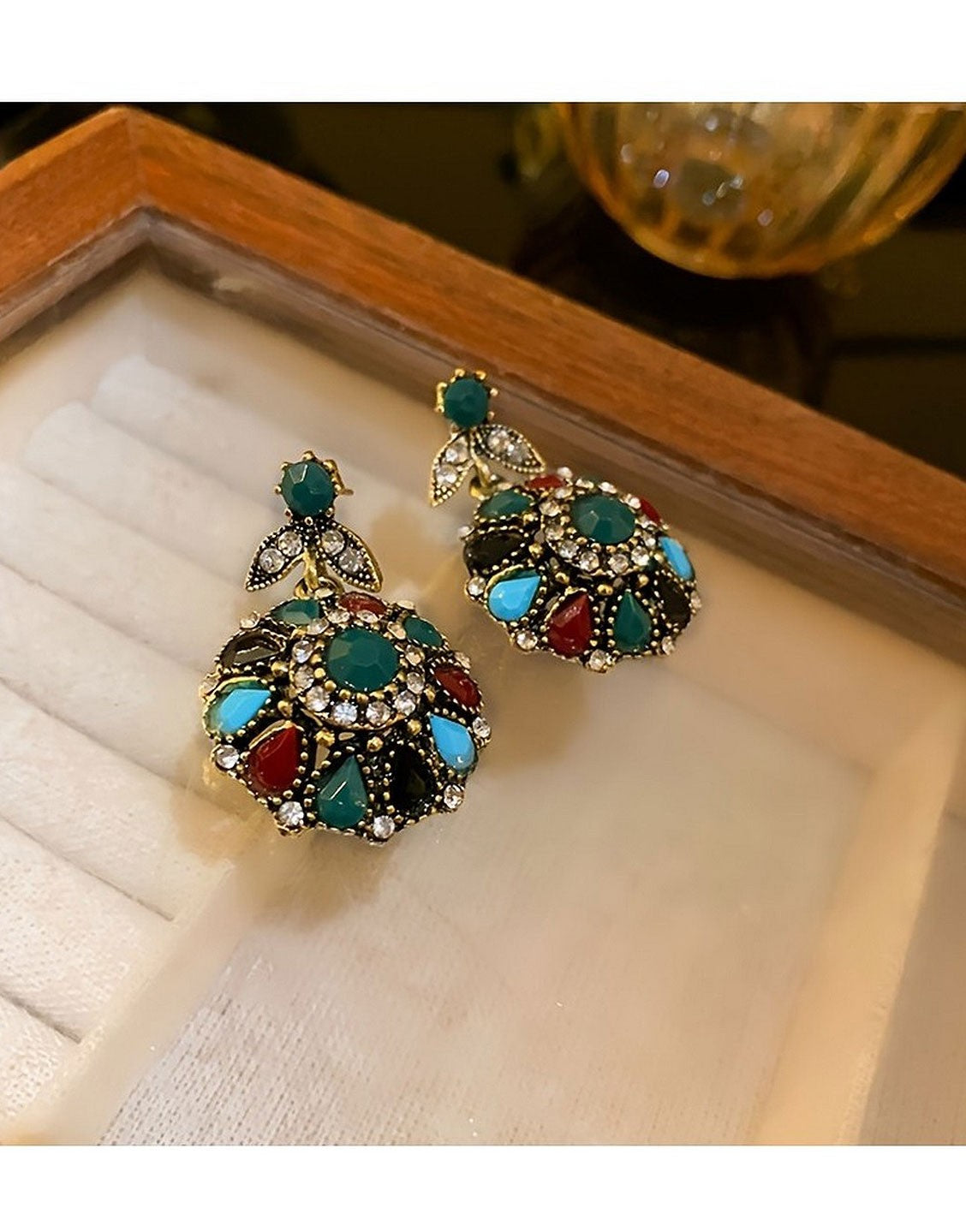 Ethnic Vintage Floral Synthetic Gemstones Necklace & Earrings (TK17914)