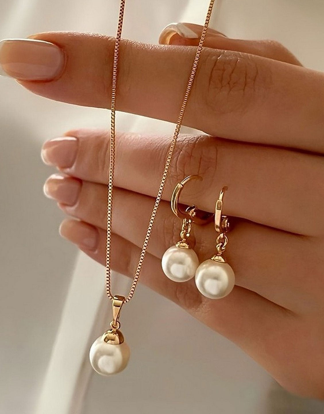 Elegant Fashion Pearl Pendant Necklace with Earrings (TK17916)