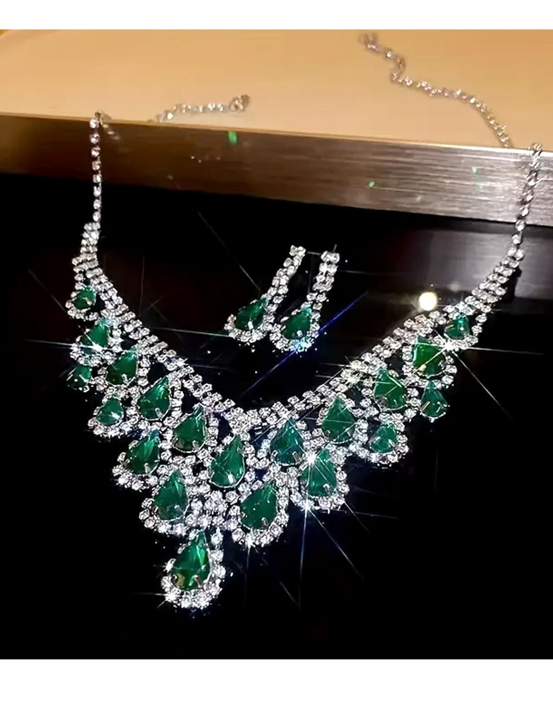 Elegant Green Rhinestone Teardrop Silver Necklace & Earrings Set (TK18033)