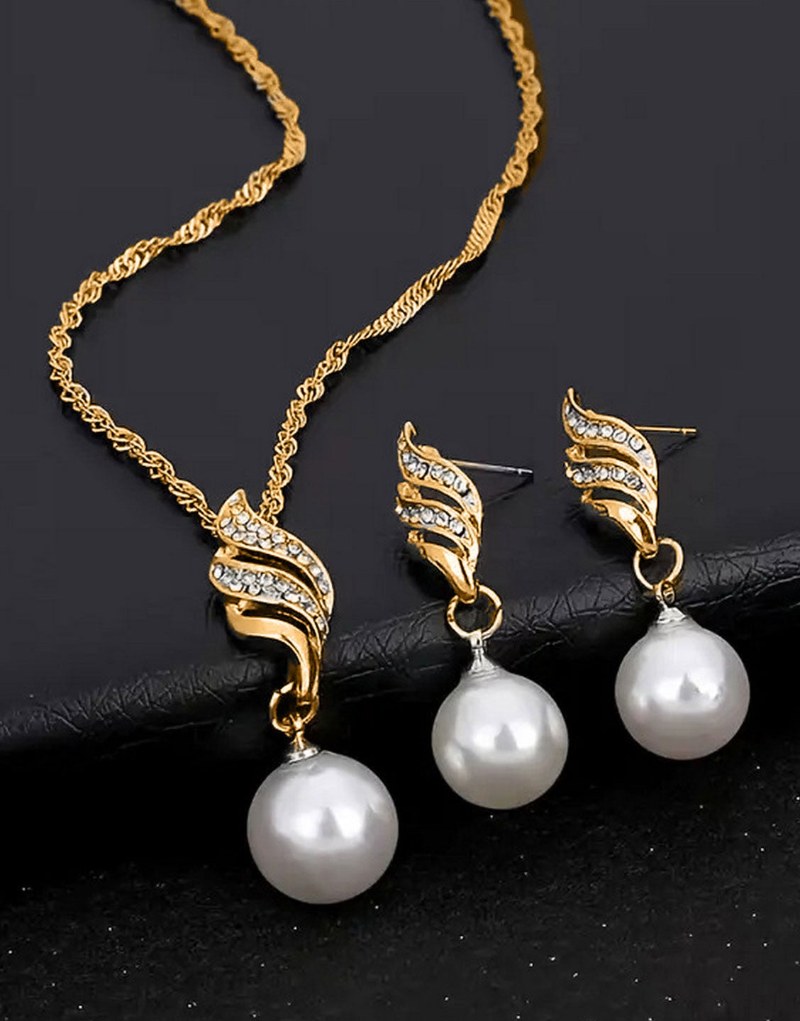 Exquisite Spiral Pearl Golden Jewellery Set with Necklace and Earrings (TK18061)