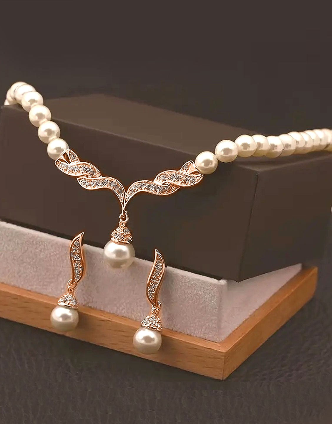 High Quality Rose Gold Pearl Necklace Set with Earrings (TK18067)