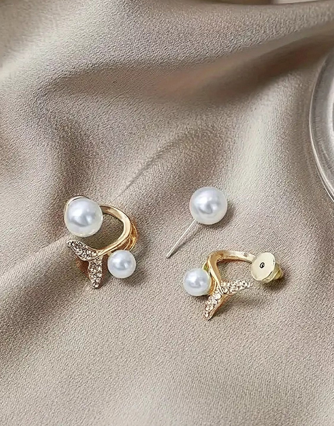 Faux Pearls & Rhinestones 14K Gold Plated Whale Tail Stud Earrings (TK18072)
