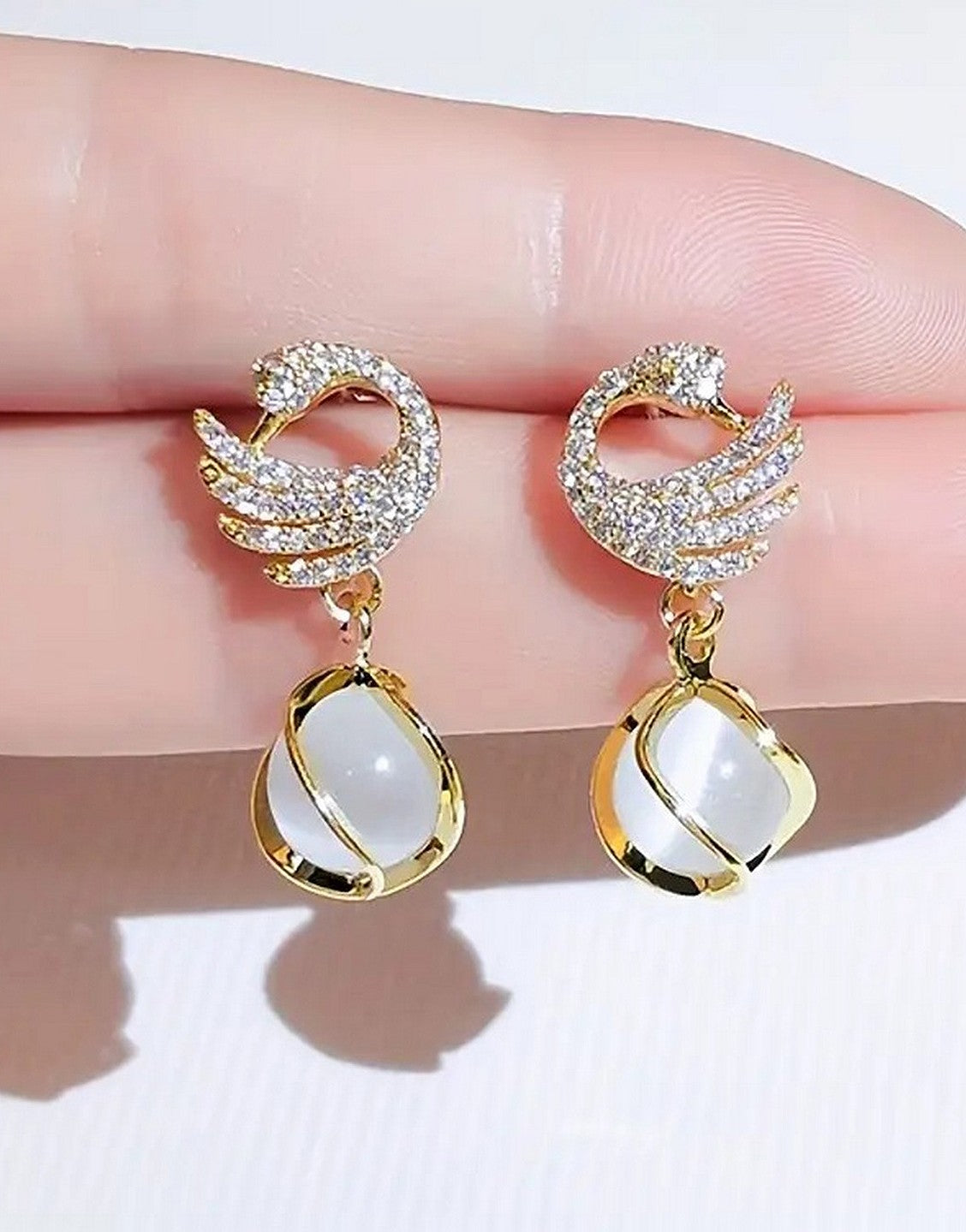 Charming Swan Shape 14K Gold Plated Earrings (TK18077)