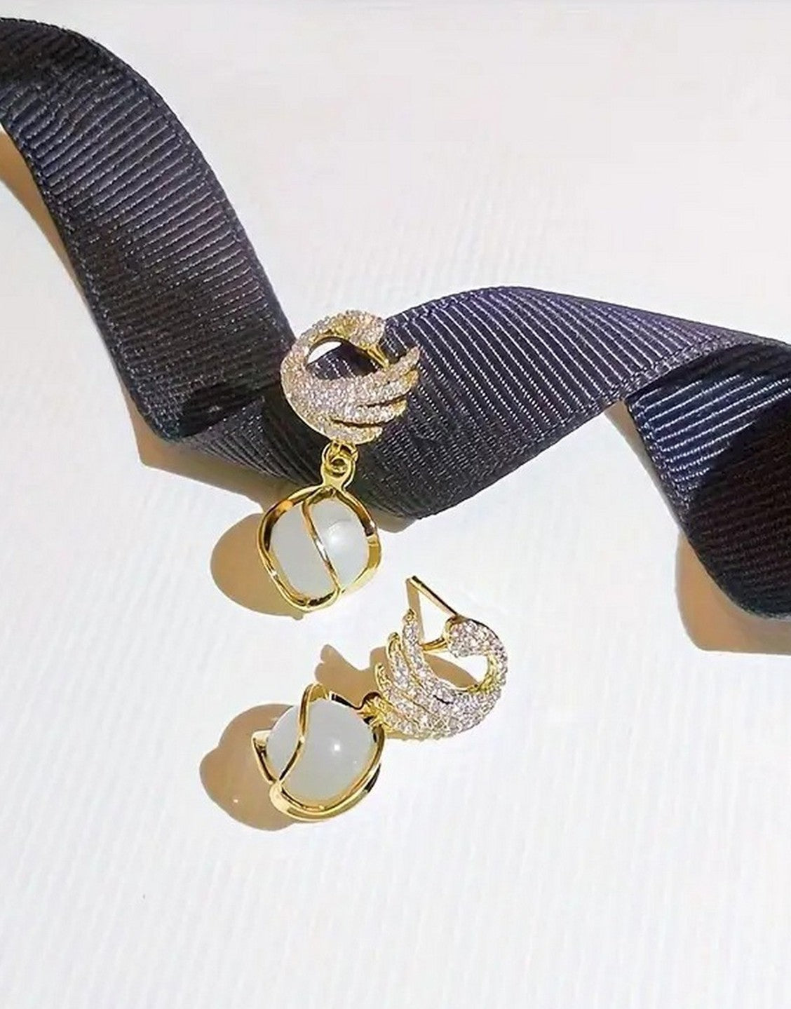 Charming Swan Shape 14K Gold Plated Earrings (TK18077)
