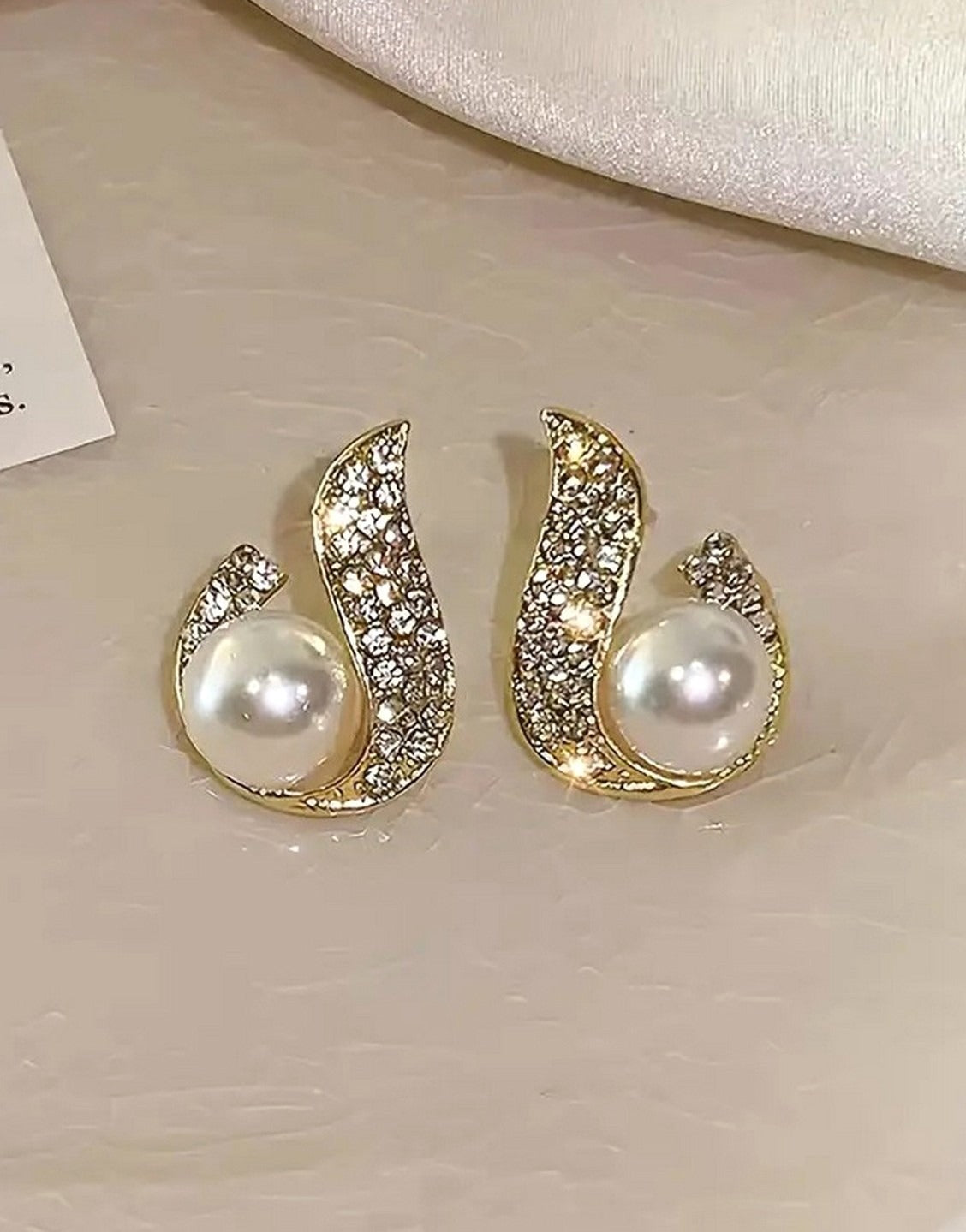 French Style Luxury Exaggerated Stud Earrings for Girls (TK18084)