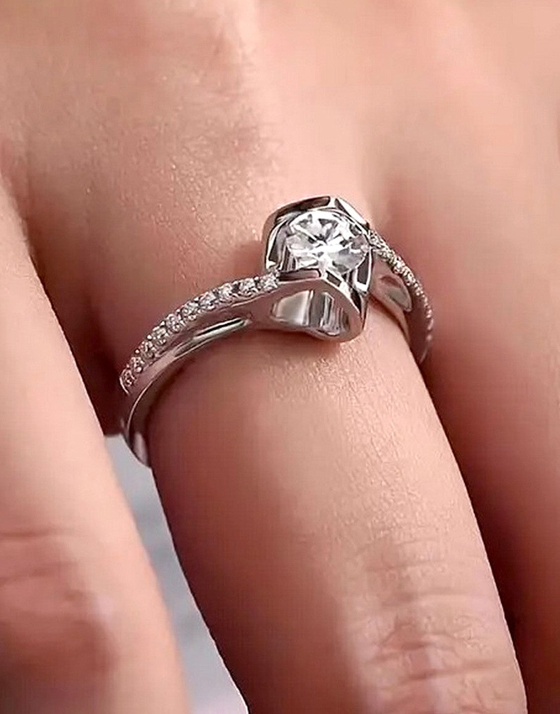 Adjustable Side Love Heart Synthetic Cubic Zirconia Ring for Girls (TK18096)