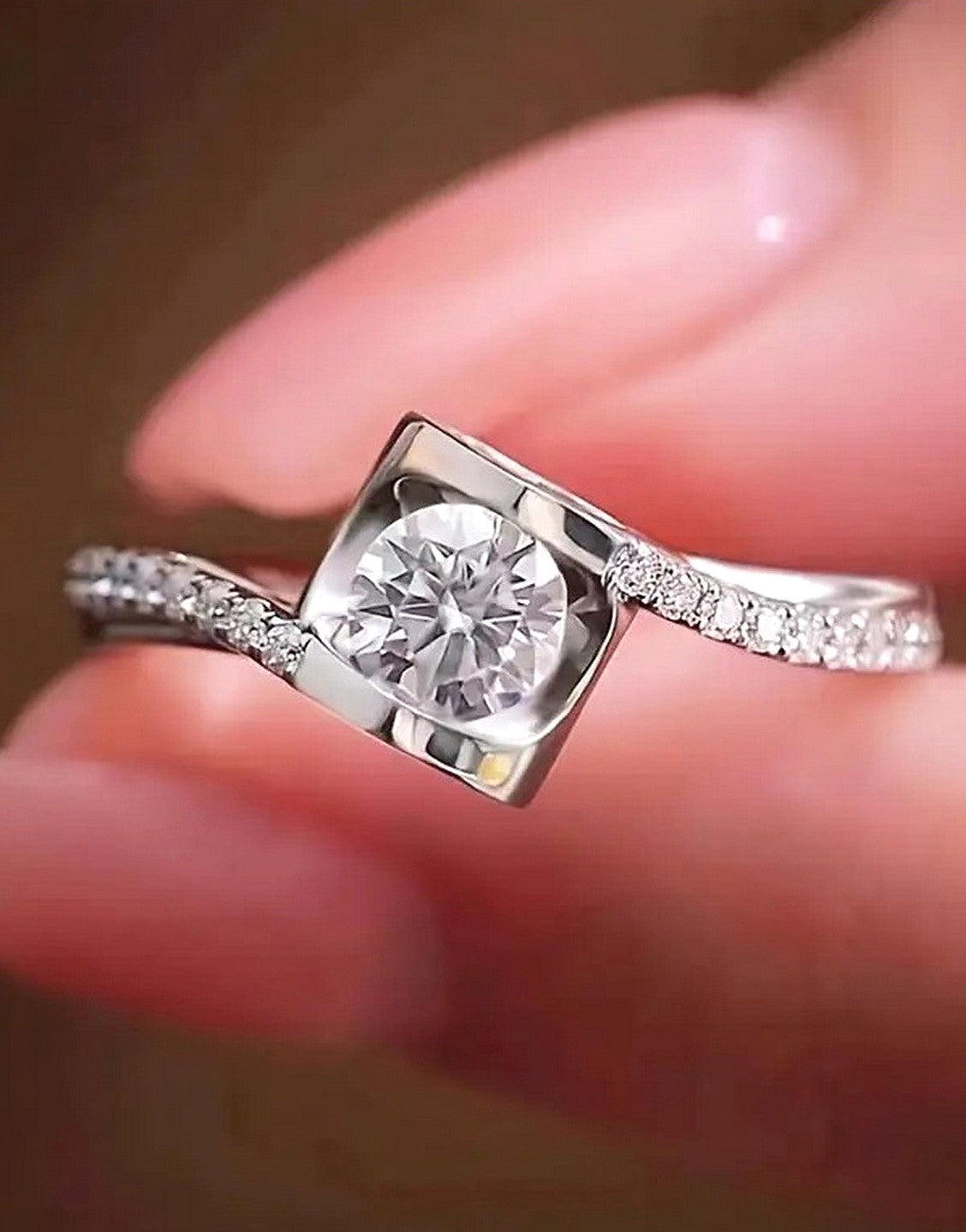 Adjustable Side Love Heart Synthetic Cubic Zirconia Ring for Girls (TK18096)