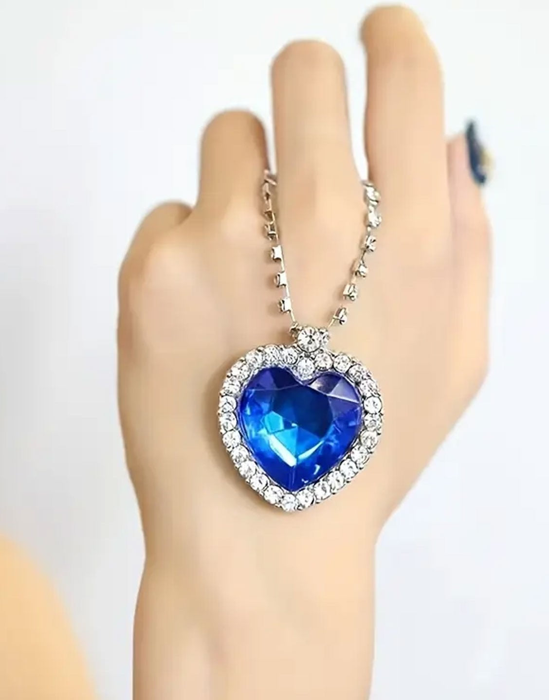 Luxurious Titanic Heart of the Ocean Inspired Blue Stone Pendant Necklace for Women (TK18113)