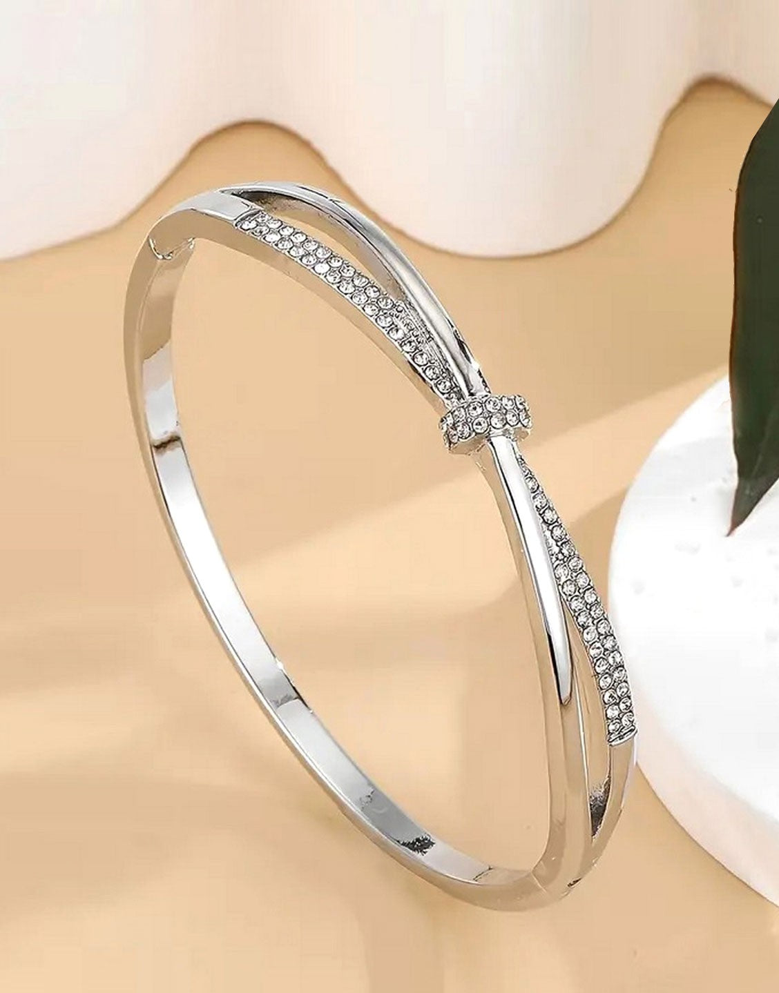 Luxury Silver Bangle Bracelet with Synthetic Rhinestones for Girls (TK18127)