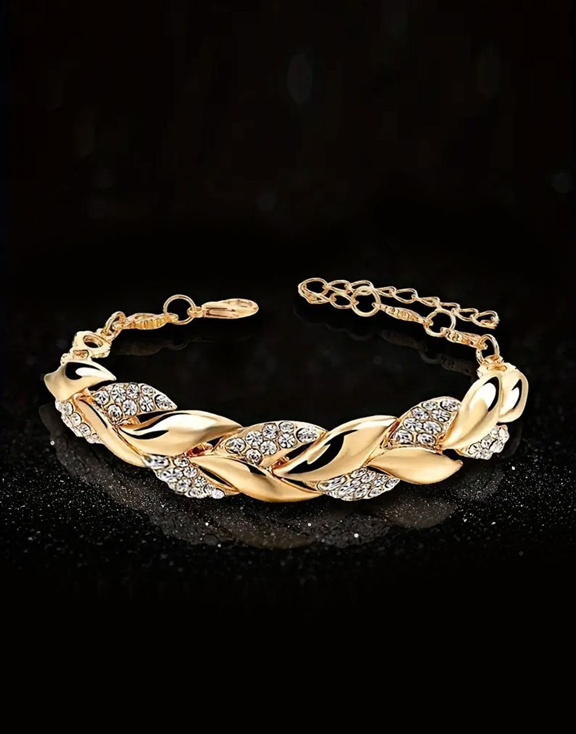 Luxurious Design Golden Trendy Bracelet for Women (TK18129)