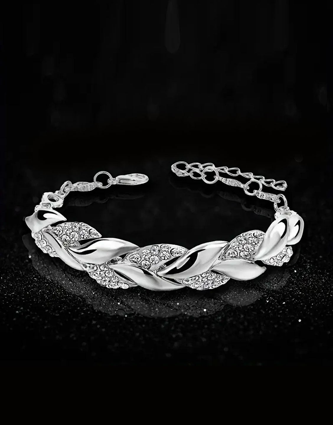Luxurious Design Silver Trendy Bracelet for Women (TK18130)