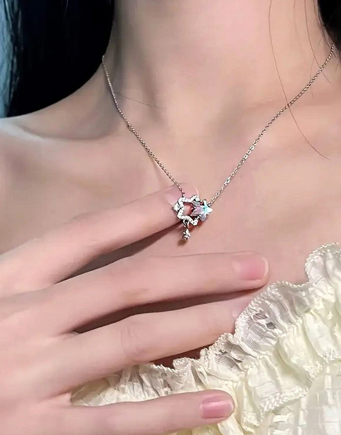 Delicate Chain with Dazzling Crystals Minimalist Pendant Necklace for Girls (TK18137)