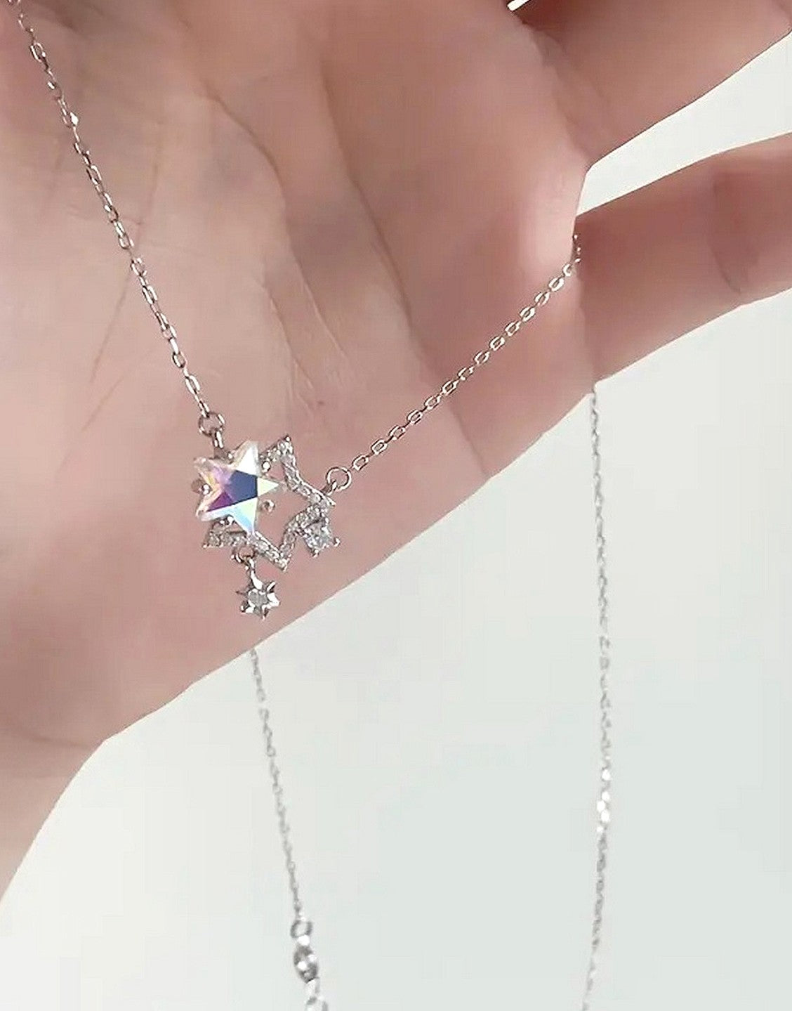 Delicate Chain with Dazzling Crystals Minimalist Pendant Necklace for Girls (TK18137)