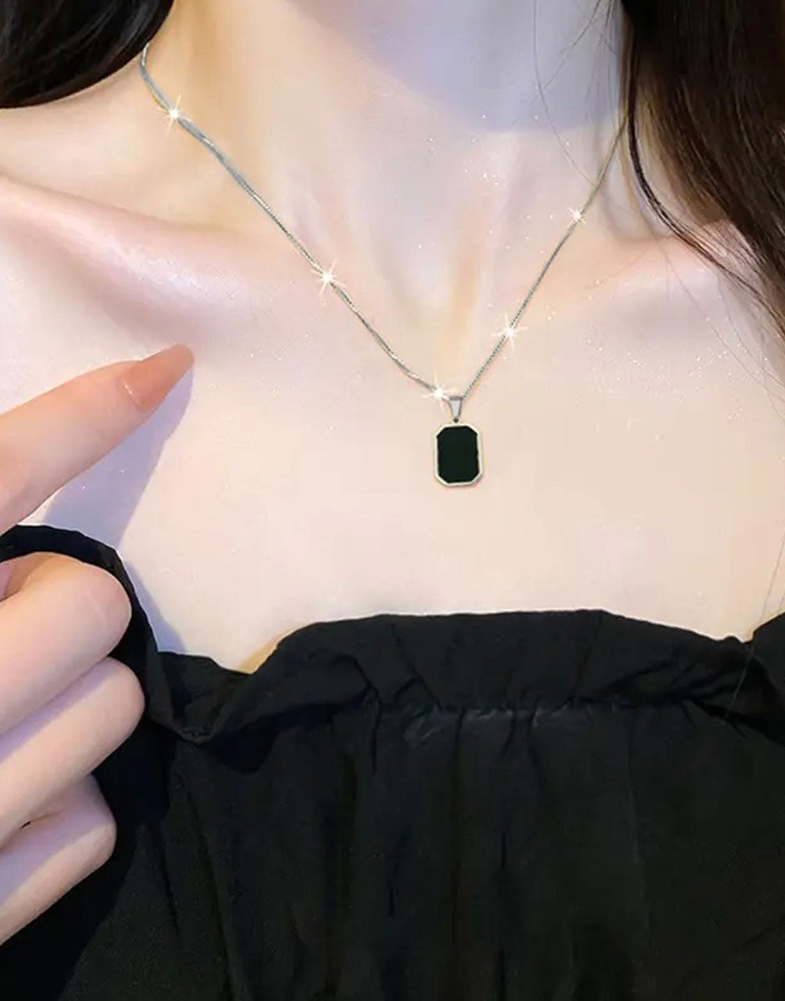Simple Square Shape Silver Pendant Necklace for Girls (TK18141)