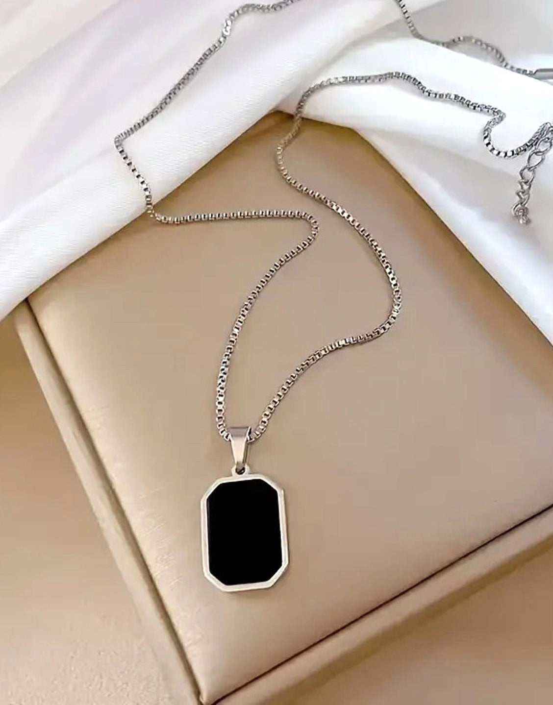 Simple Square Shape Silver Pendant Necklace for Girls (TK18141)