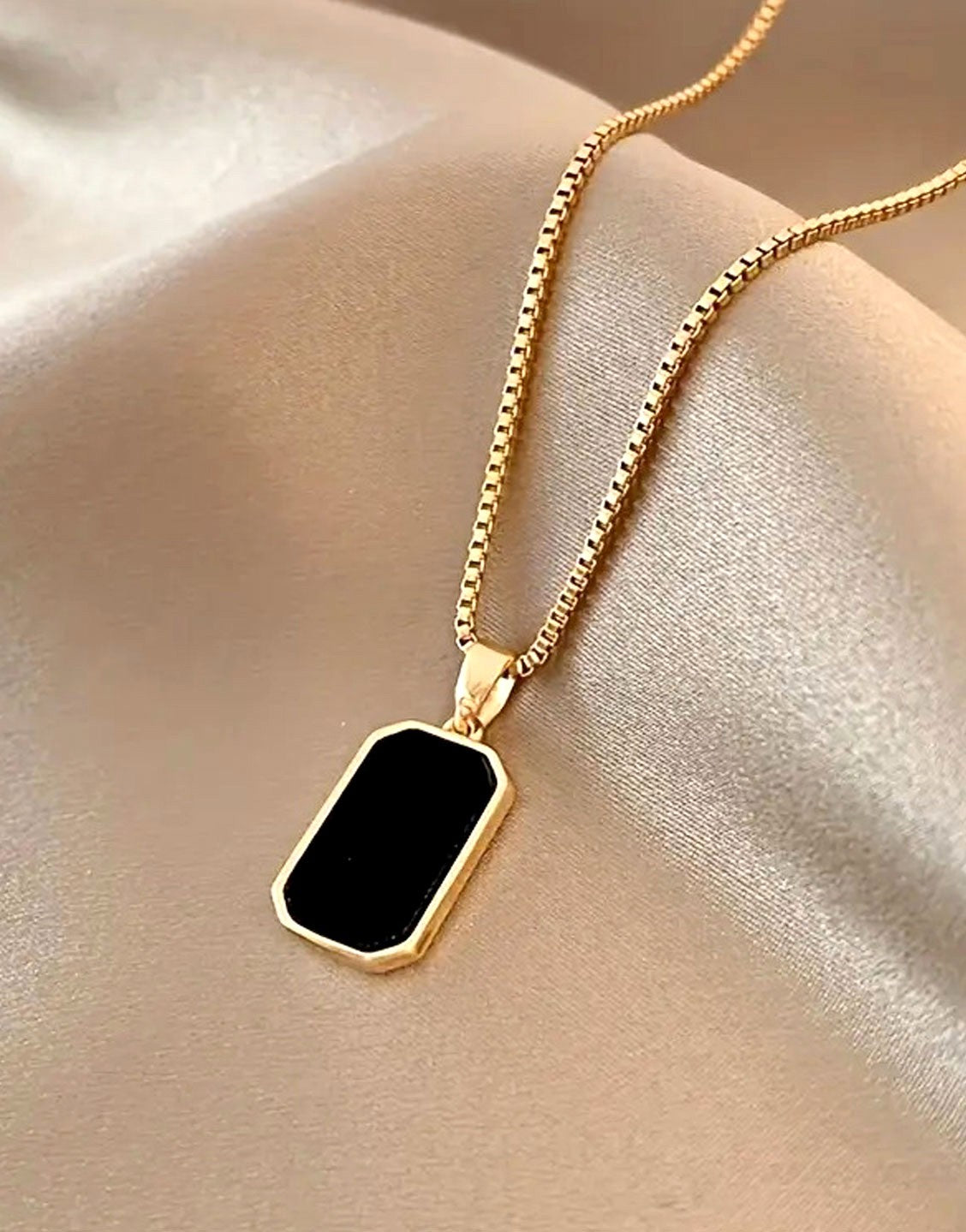 Simple Square Shape Golden Pendant Necklace for Girls (TK18142)