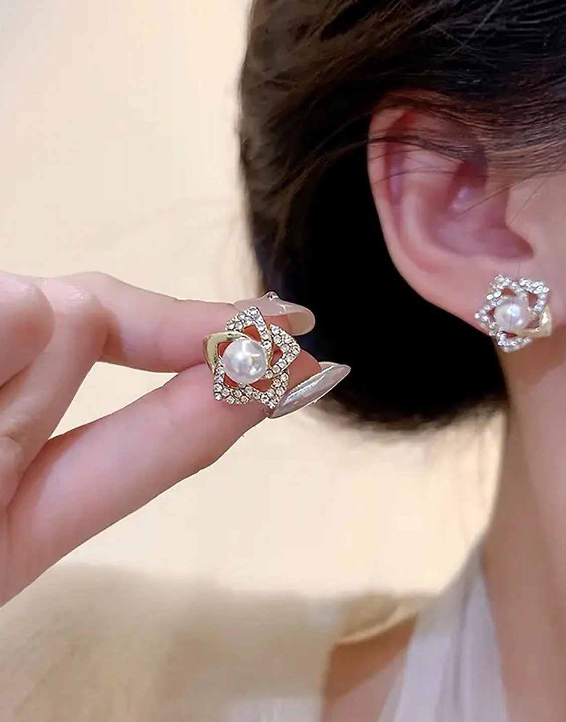 Imitation Pearl Floral Design Stud Earrings for Girls (TK18144)