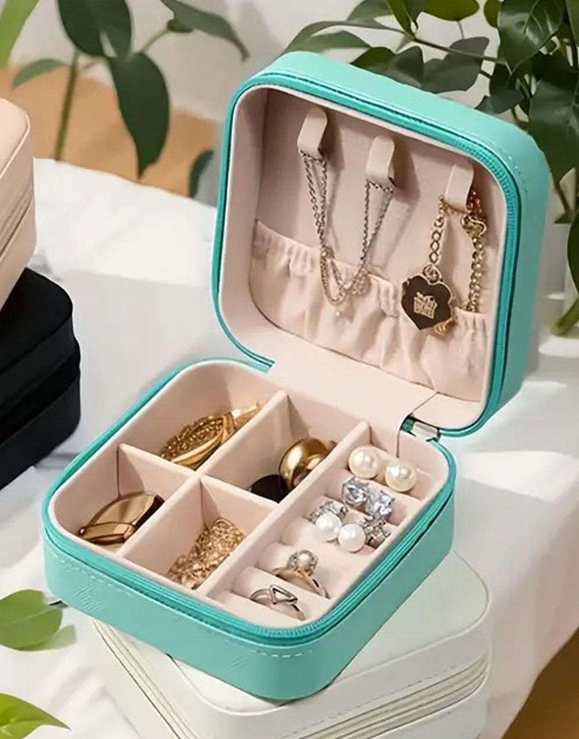 Contemporary Style Portable Jewellery Organizer for Travel & Daily Use (TK18153)