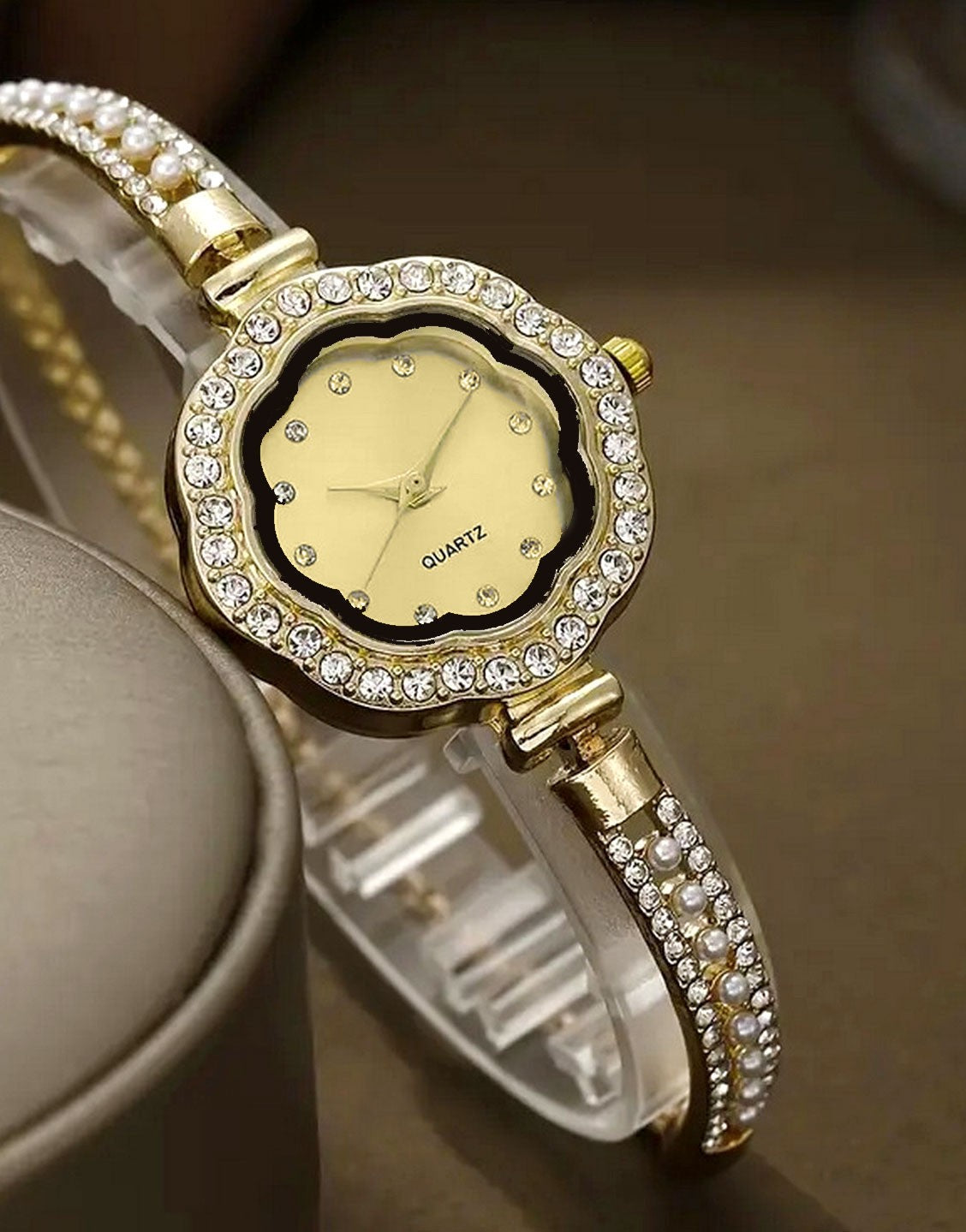Chic Adjustable Chain Floral Design Golden Dial Watch for Girls (TK18161)