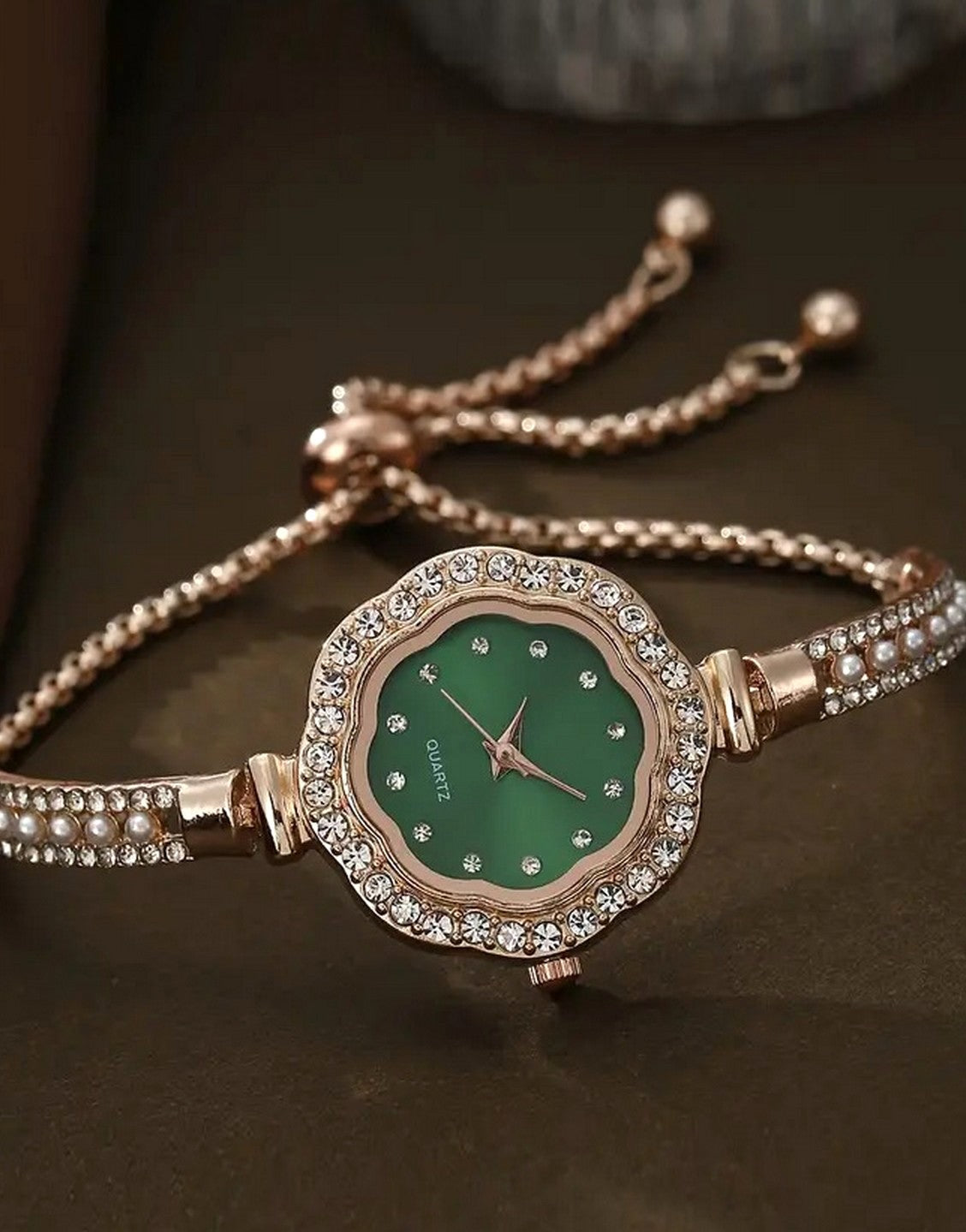 Chic Adjustable Chain Floral Design Green Dial Watch for Girls (TK18162)