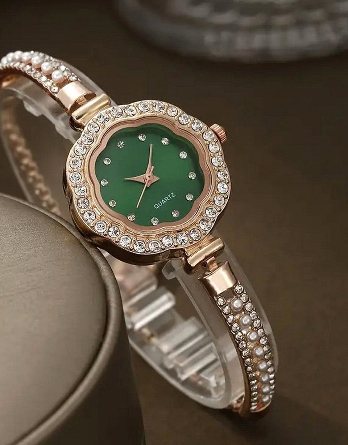 Chic Adjustable Chain Floral Design Green Dial Watch for Girls (TK18162)