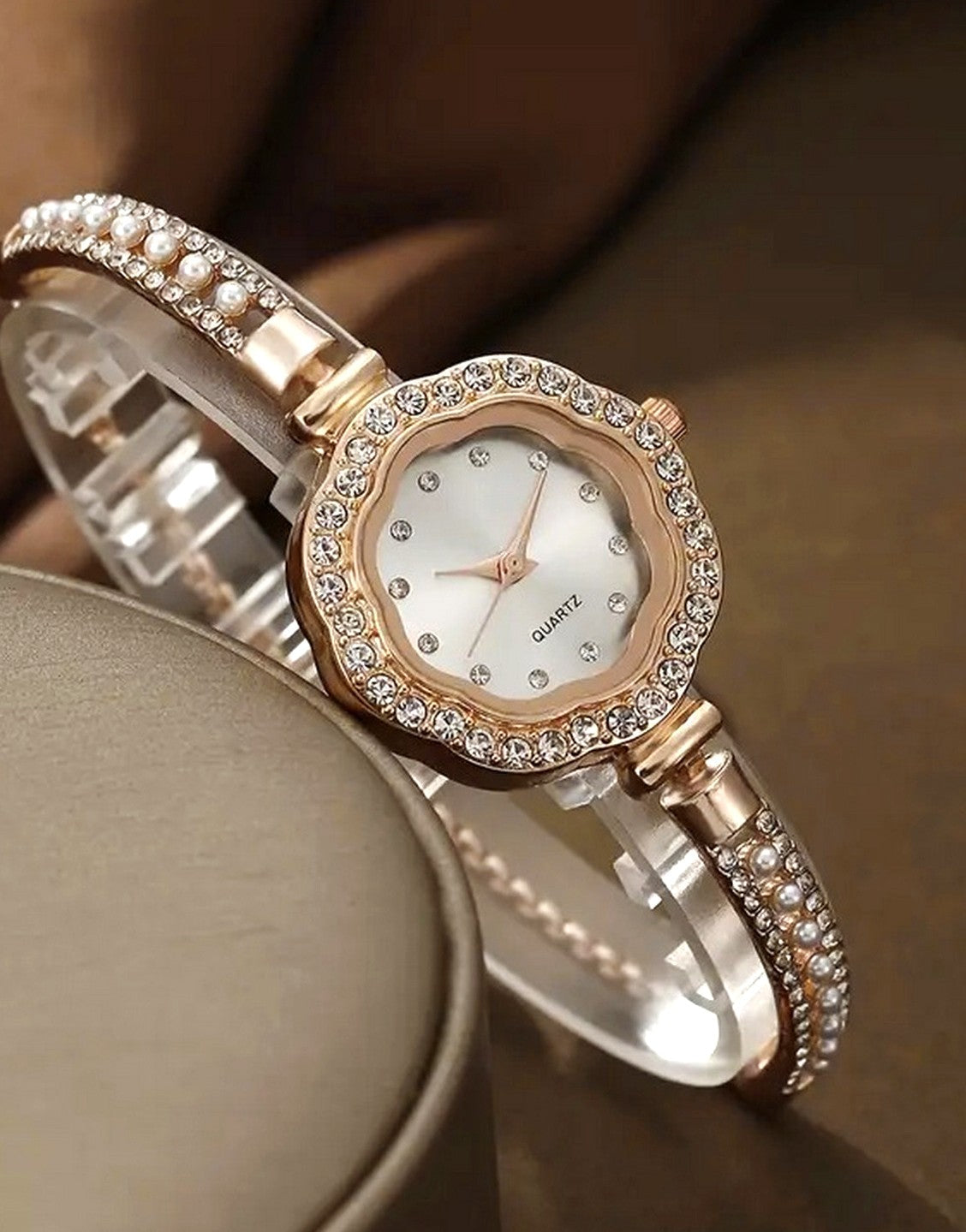 Chic Adjustable Chain Floral Design White Dial Watch for Girls (TK18163)