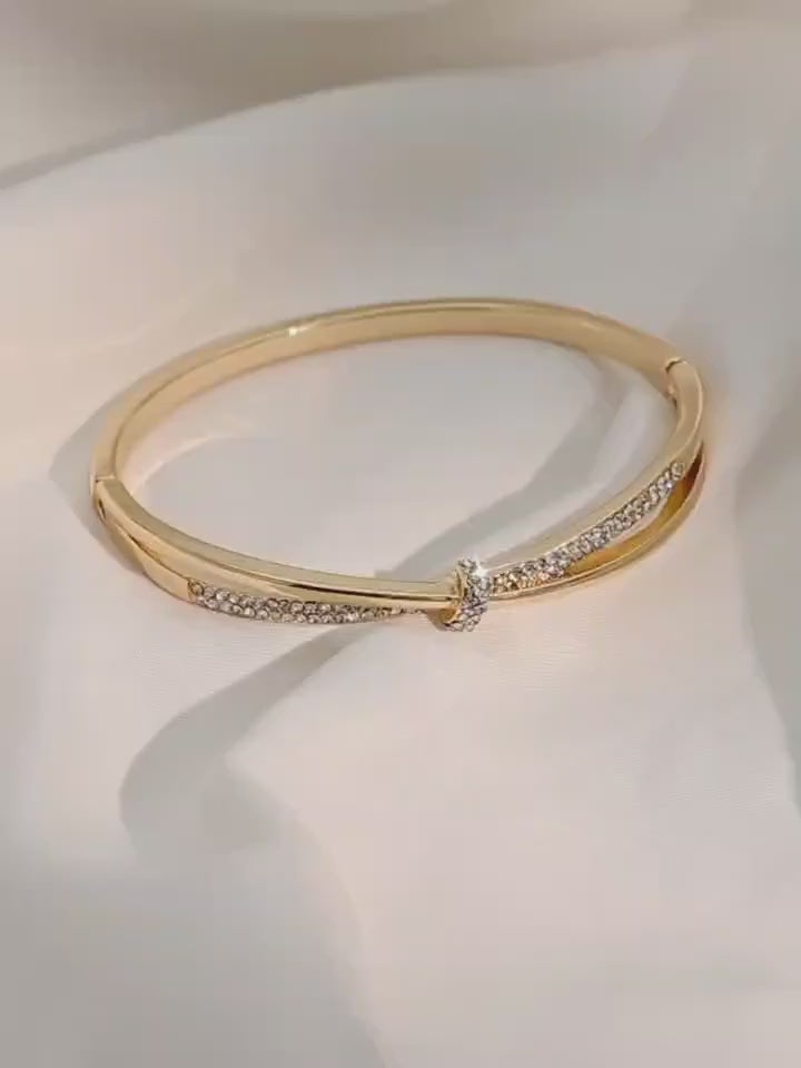 Luxury Golden Bangle Bracelet with Synthetic Rhinestones for Girls (TK18126)