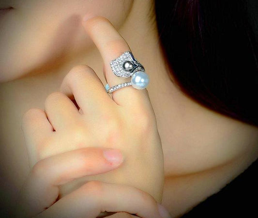 Grey Pearl Cocktail Ring Silver - trinkets.pk