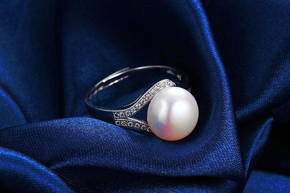 Luxury White Freshwater Pearl Ring - trinkets.pk